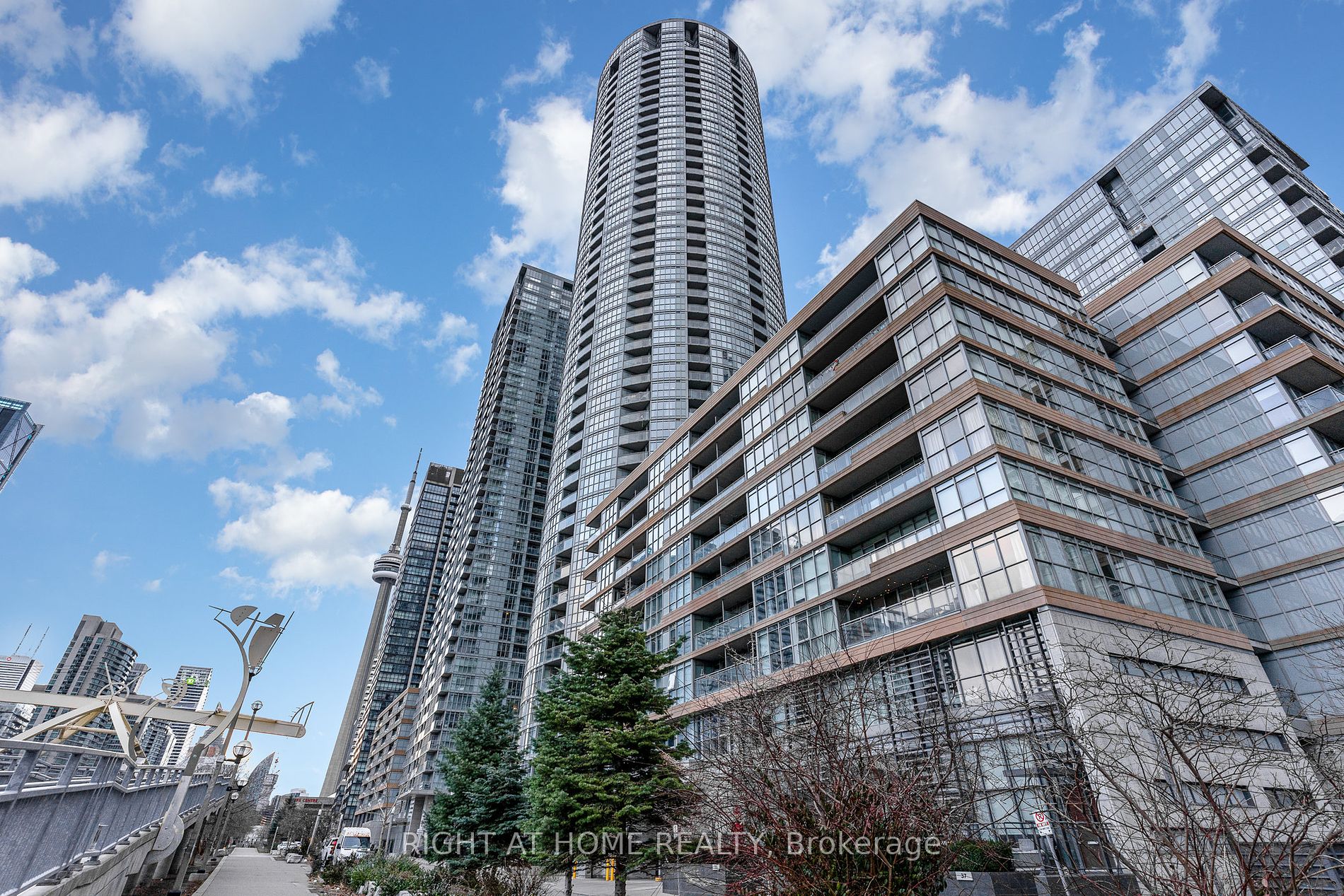 21 Iceboat Terr 3703