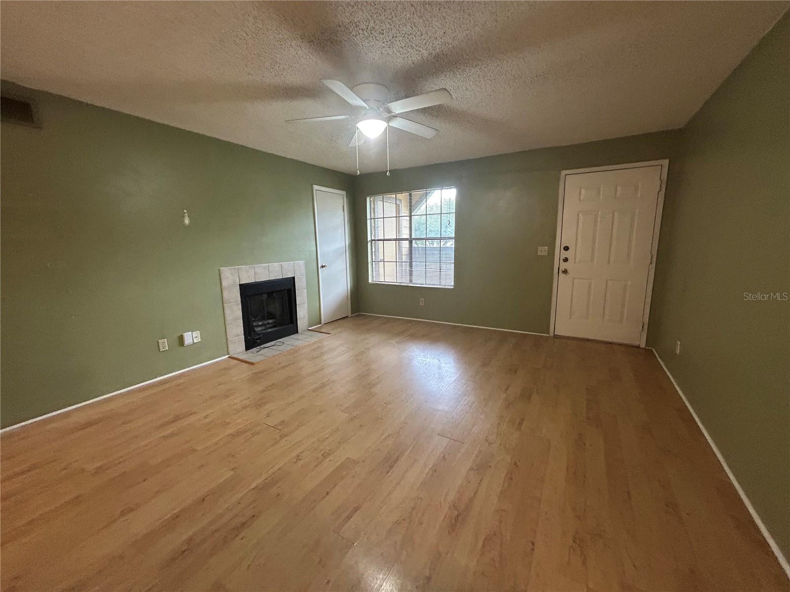 380 Lakepointe Drive 202