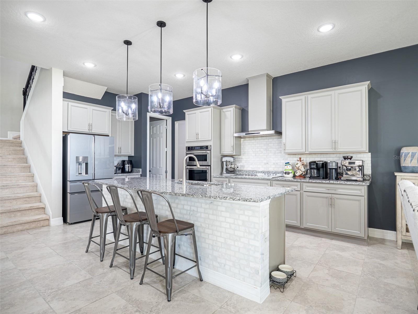 2206 Weatherly Way