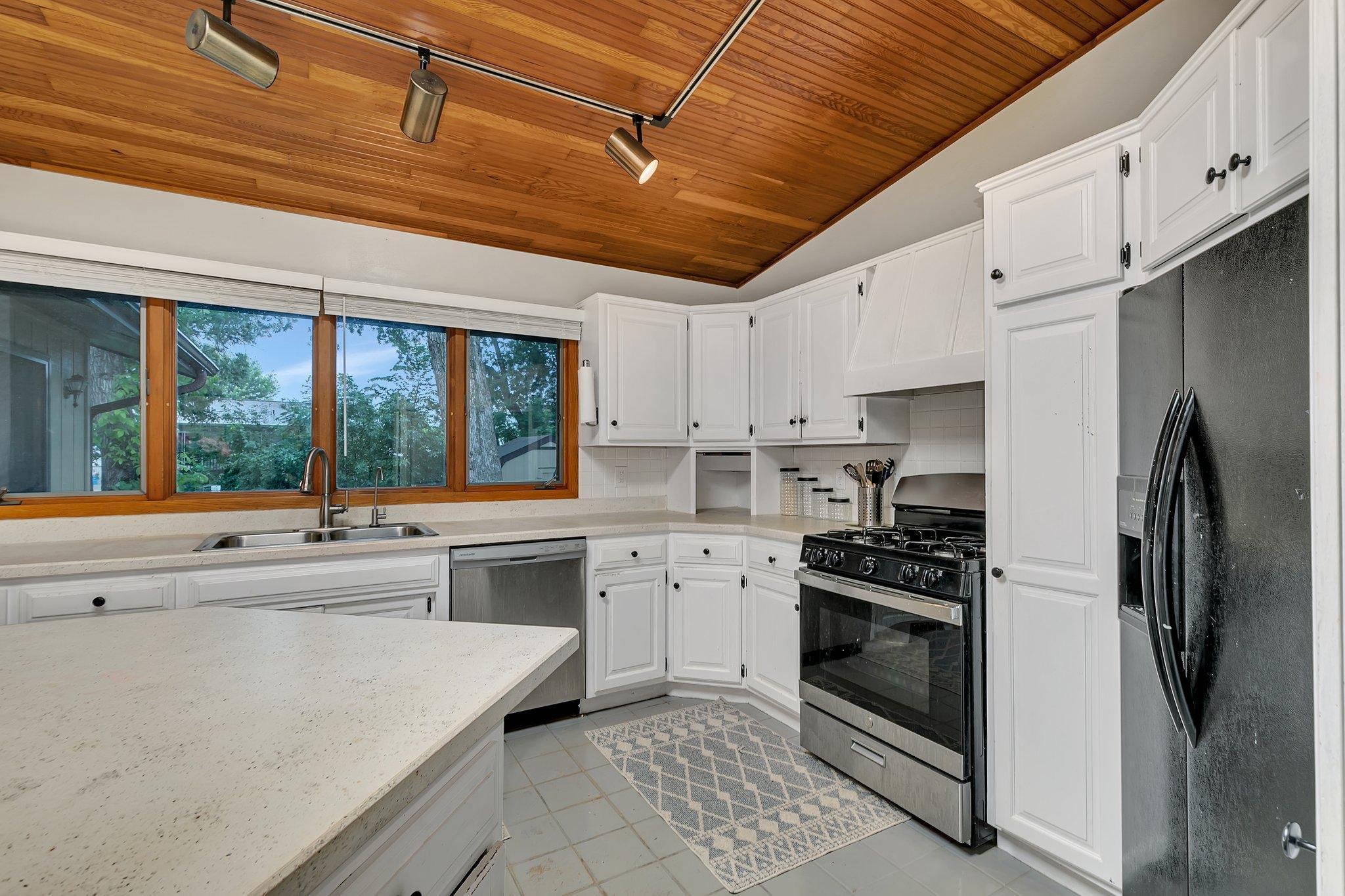 220 16th Avenue SE