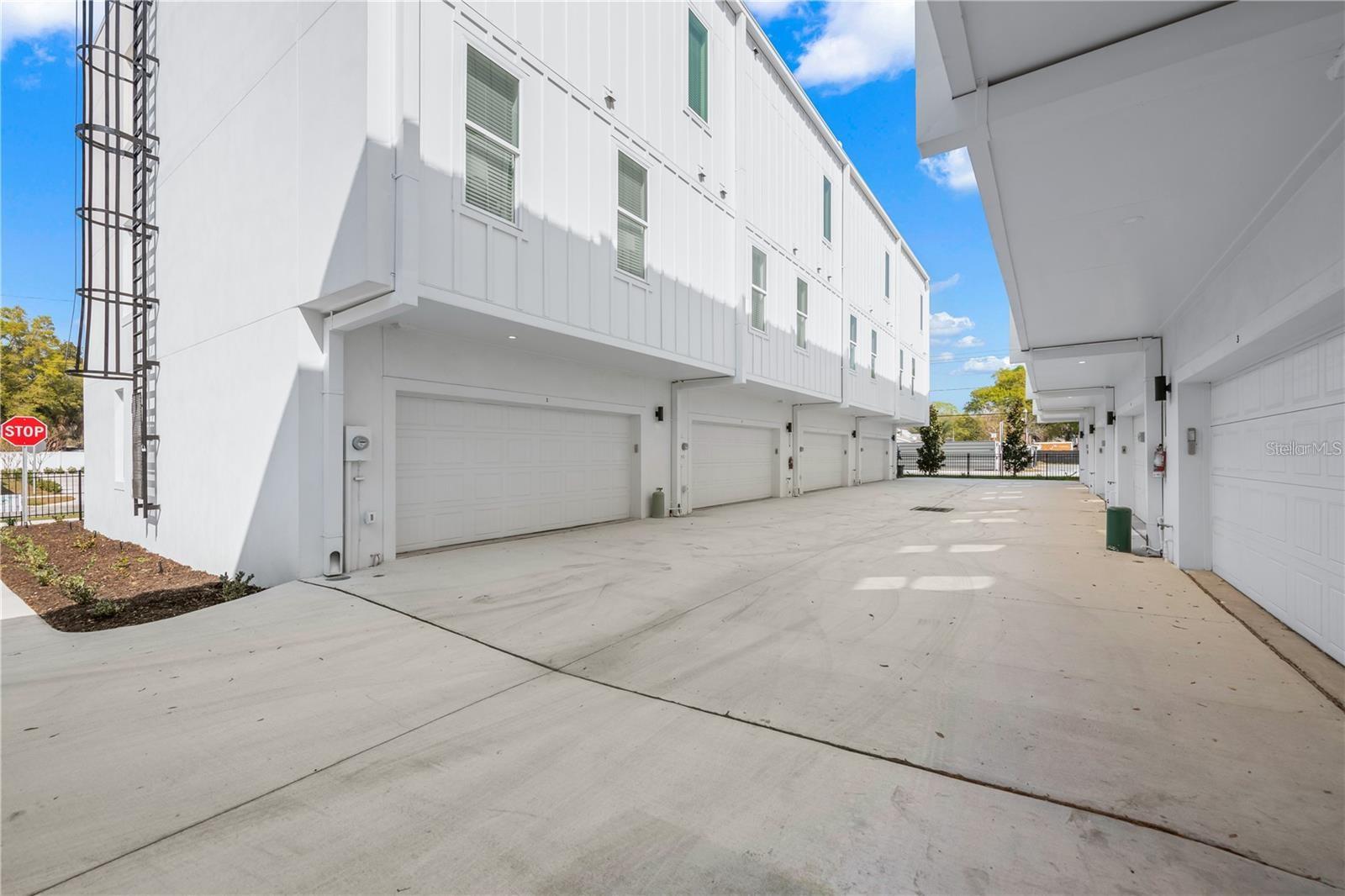 121 E Warren Avenue 1