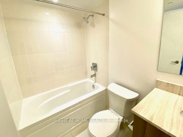 955 Bay St 2702