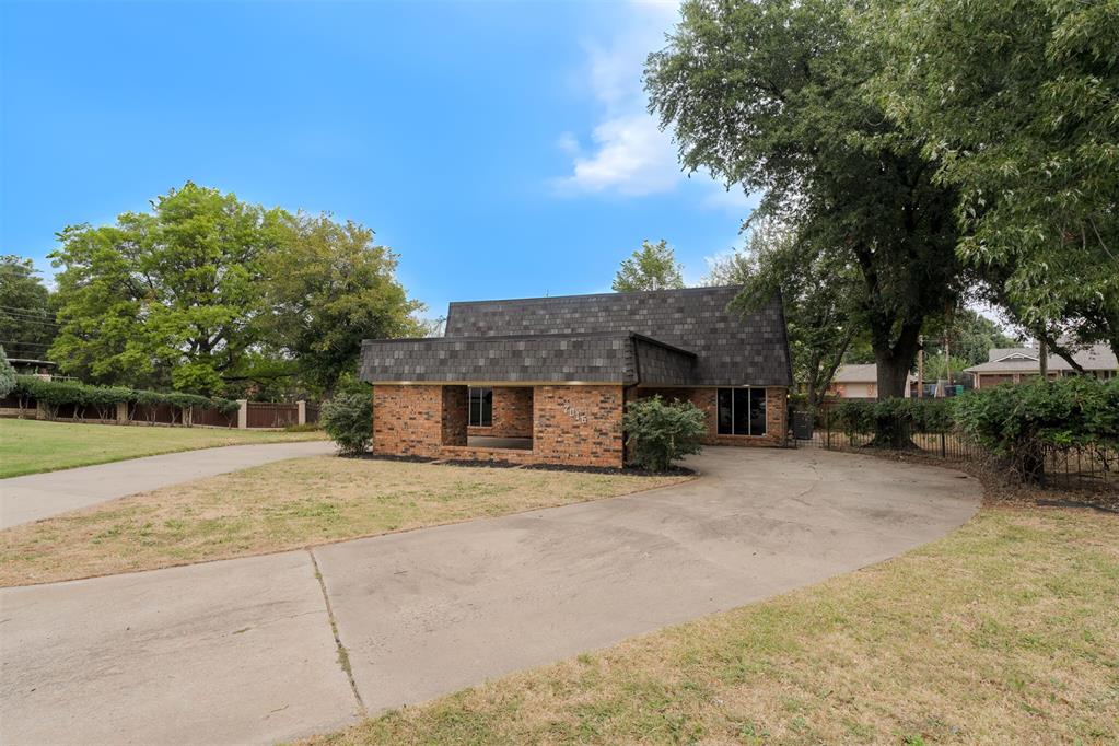 Edgewater Living by Lake Hefner. What would it feel like to slip out for a sunset walk to the park and then come home to birdsong on your private patio? Tucked beneath mature trees and seasonal blooms, this warm, two-story Edgewater charmer where evening walks and friendly hellos come standard. Inside, the layout is fresh and inviting, an updated kitchen flows to dining and living for easy entertaining, while upstairs retreats offer calm, remodeled baths and restful bedrooms. A 2023 top-to-bottom refresh adds peace of mind: new roof, all-new plumbing/sewer, a 5-ton HVAC, new water heater, fully redone baths, and replaced second-level windows. With fresh paint, luxury vinyl plank, granite counters, a deep stainless sink, and appliances that stay, this one is truly move-in ready. With the lake, trails, and central OKC minutes away, it’s the kind of home that makes daily life simpler and weekends better.