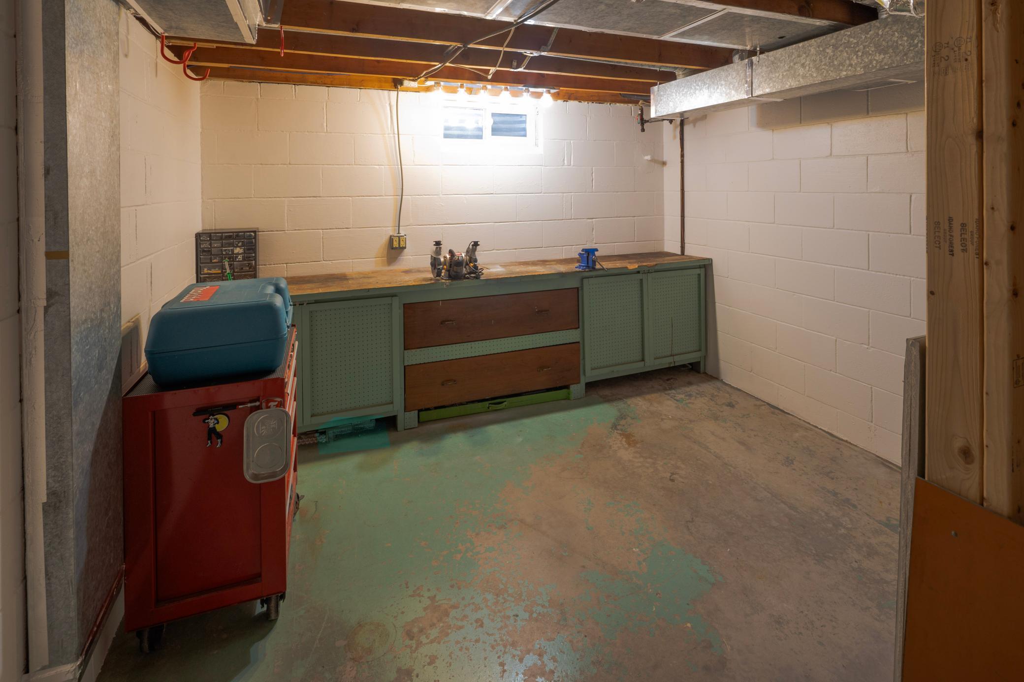 2420 Dunlap Street N