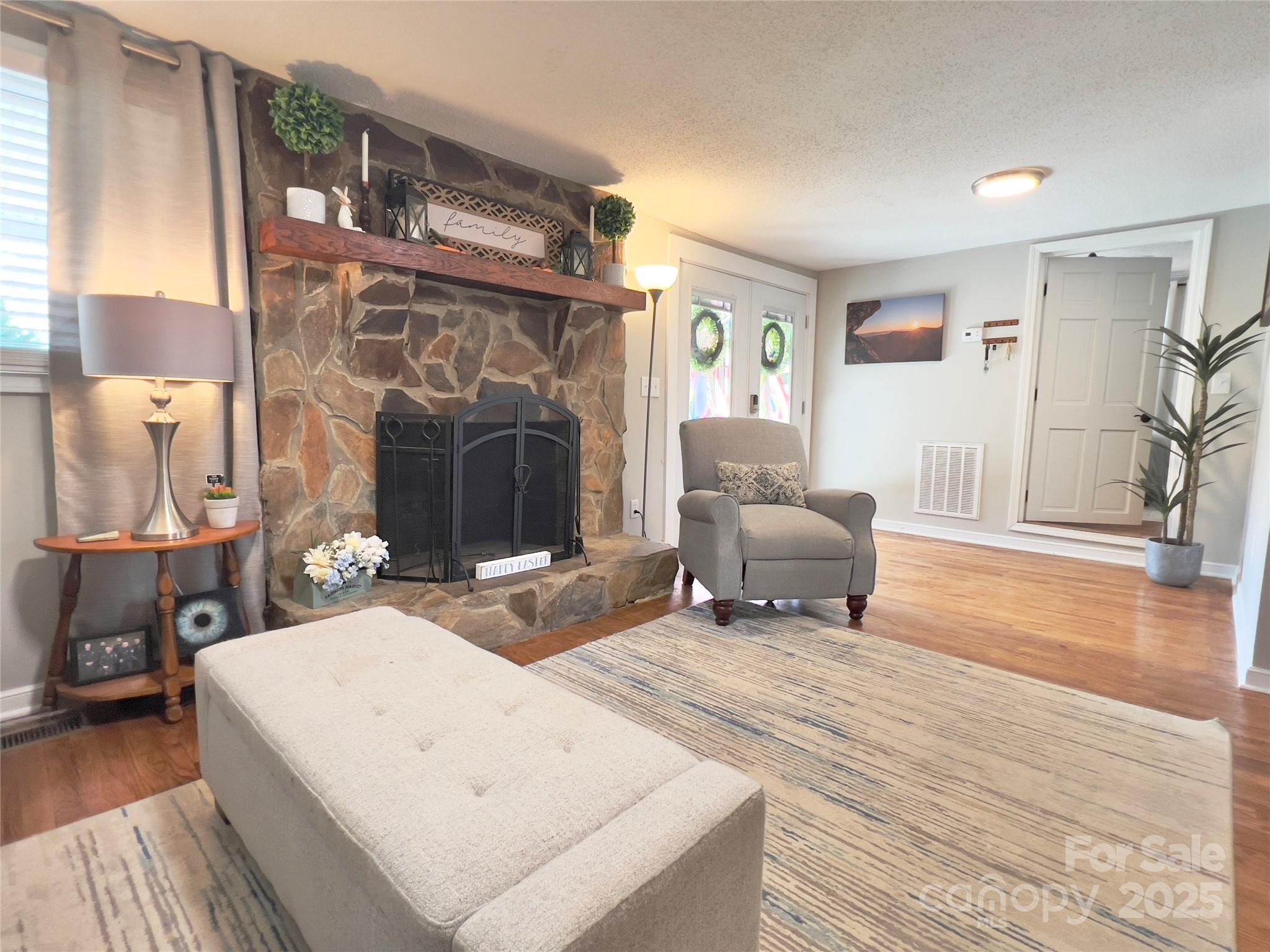 2594 Baker Circle