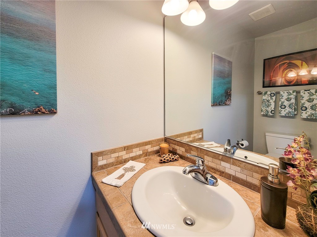 1209 Aurora Avenue N