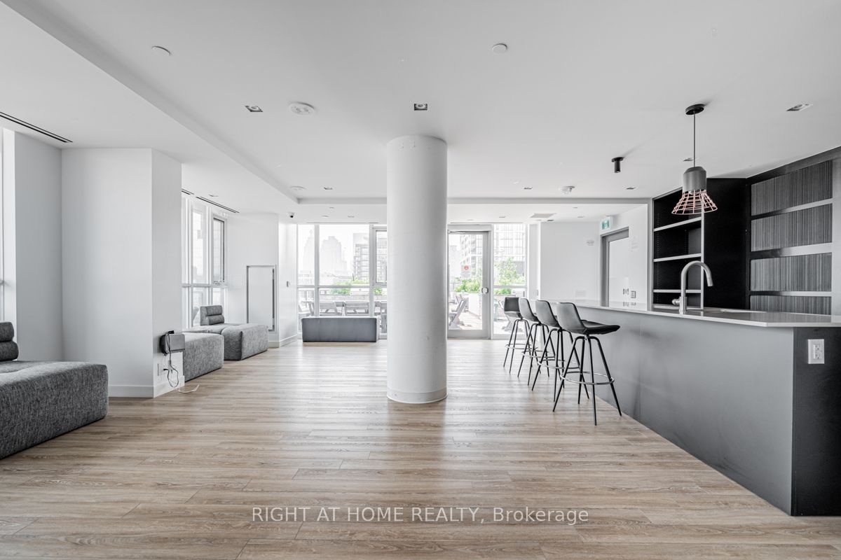 120 Parliament St 405