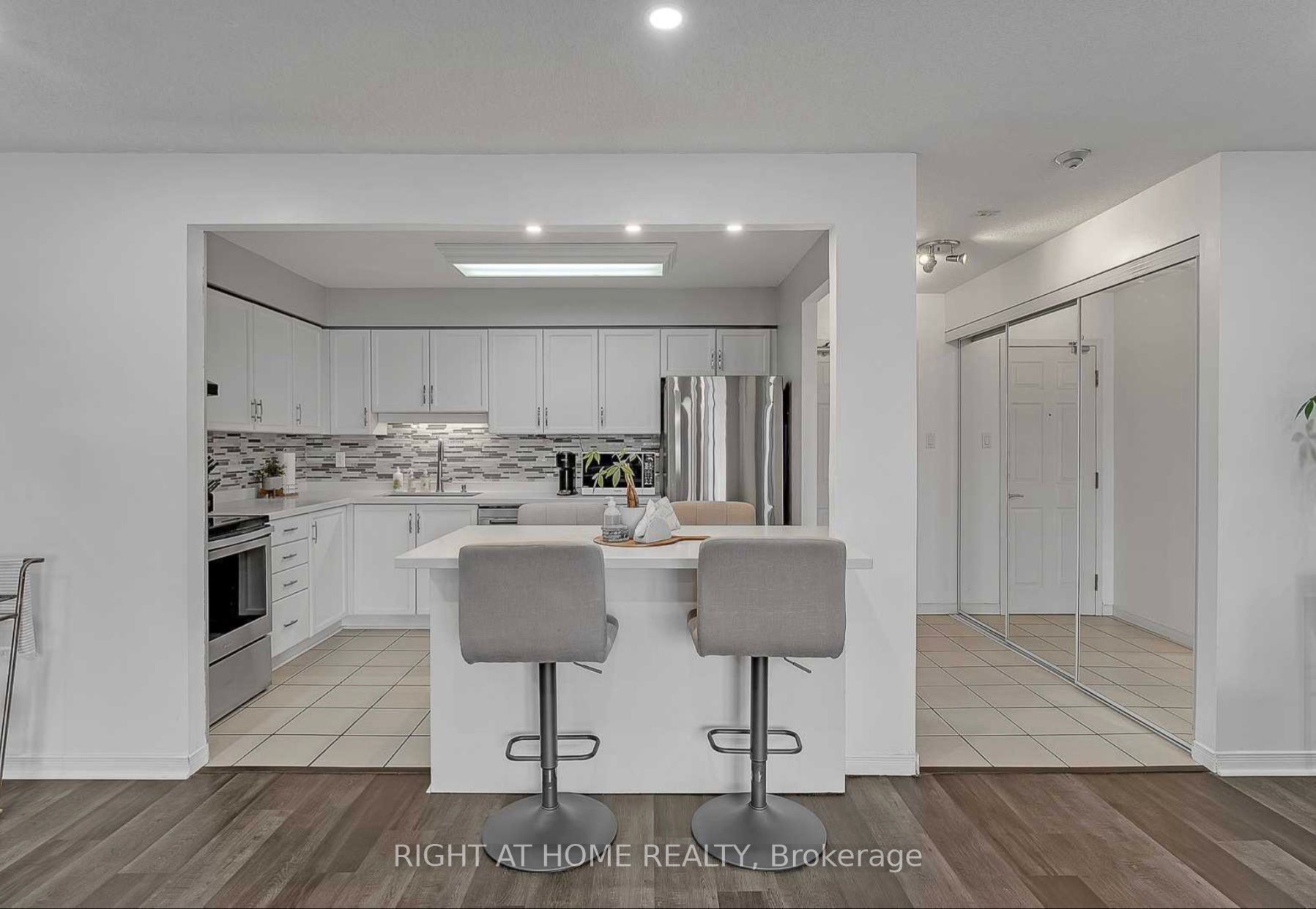 309 E Major Mackenzie Dr 1014