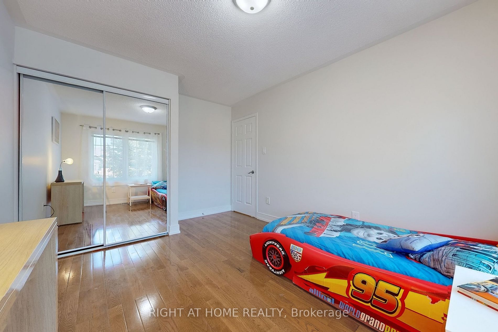 1348 Ashwood Terr
