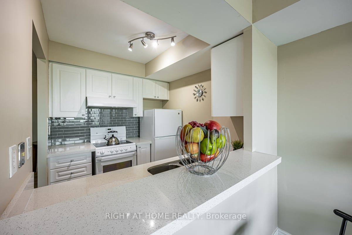 18 Lee Centre Dr 501