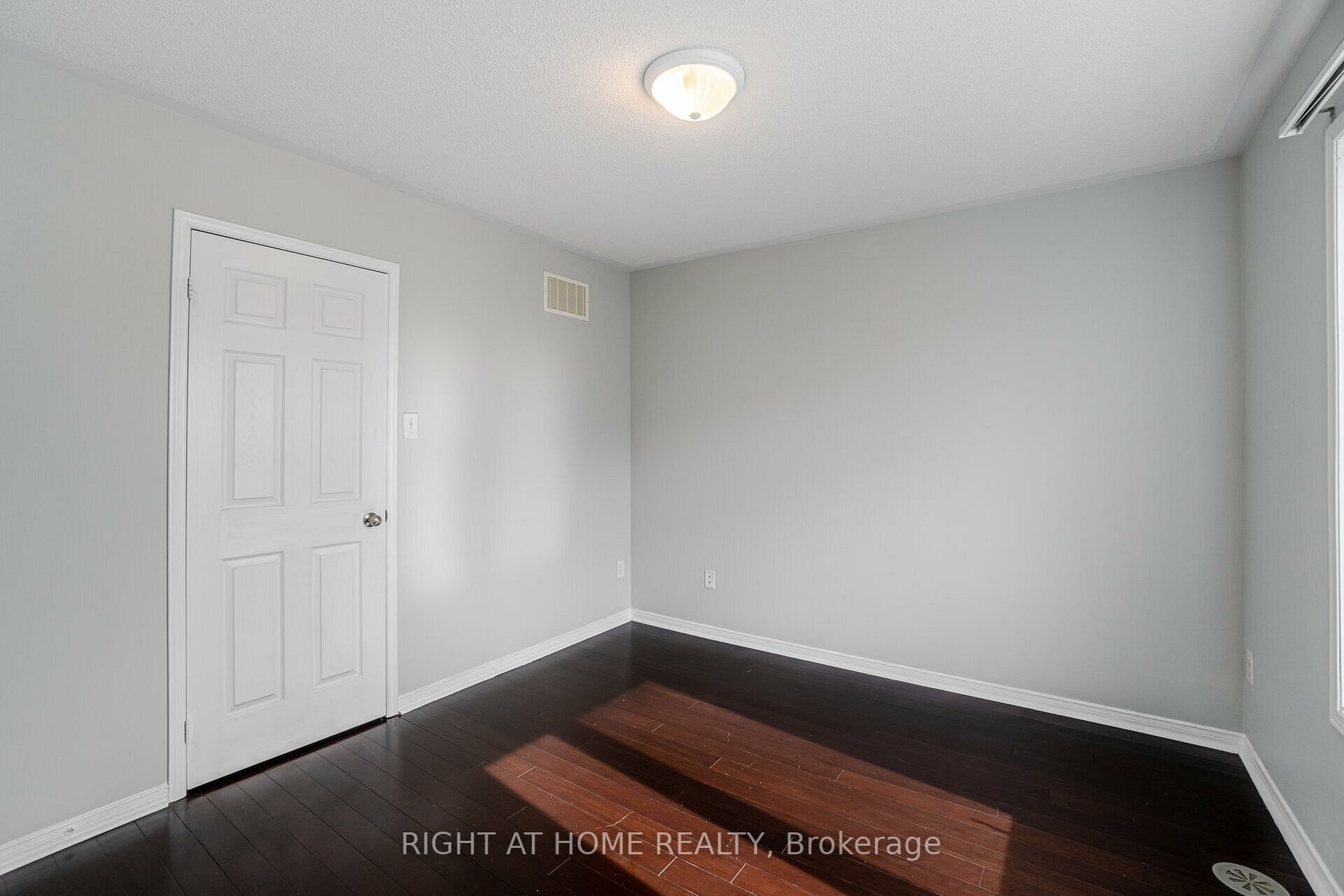 60 Fairwood Circ 45