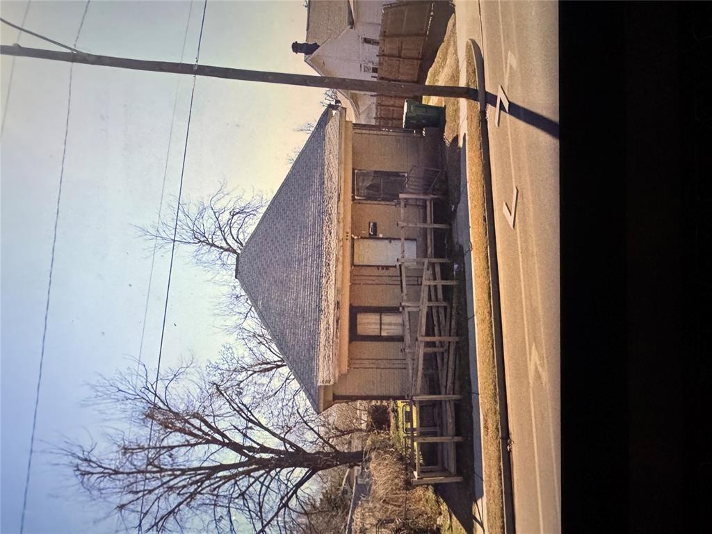 This property is an ideal chance for an investor to make a renovation near downtown OKC and a new school and various other new commercial constructions. The house sits on a large lot near Shields and is ideal for someone wanting a property in a highly active, up and coming area. The house needs some love but also offers solid components to facilitate the renovation of your dreams.