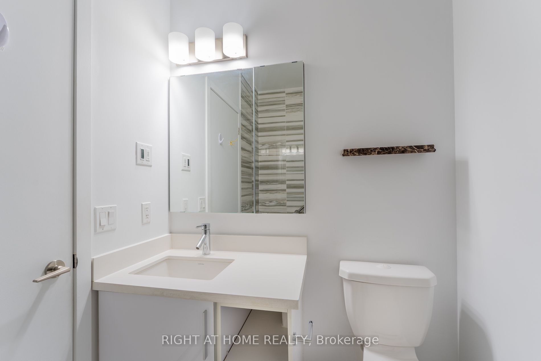 2212 W Lake Shore Blvd Ph06