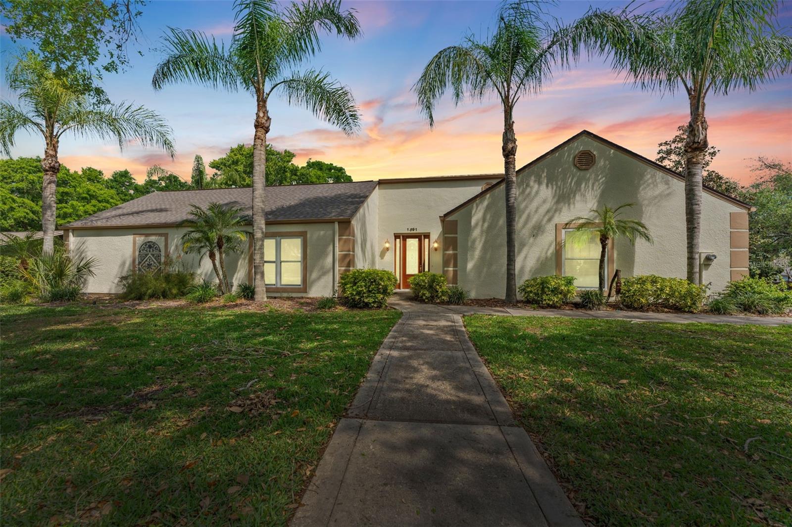 1591 Chestnut Court W