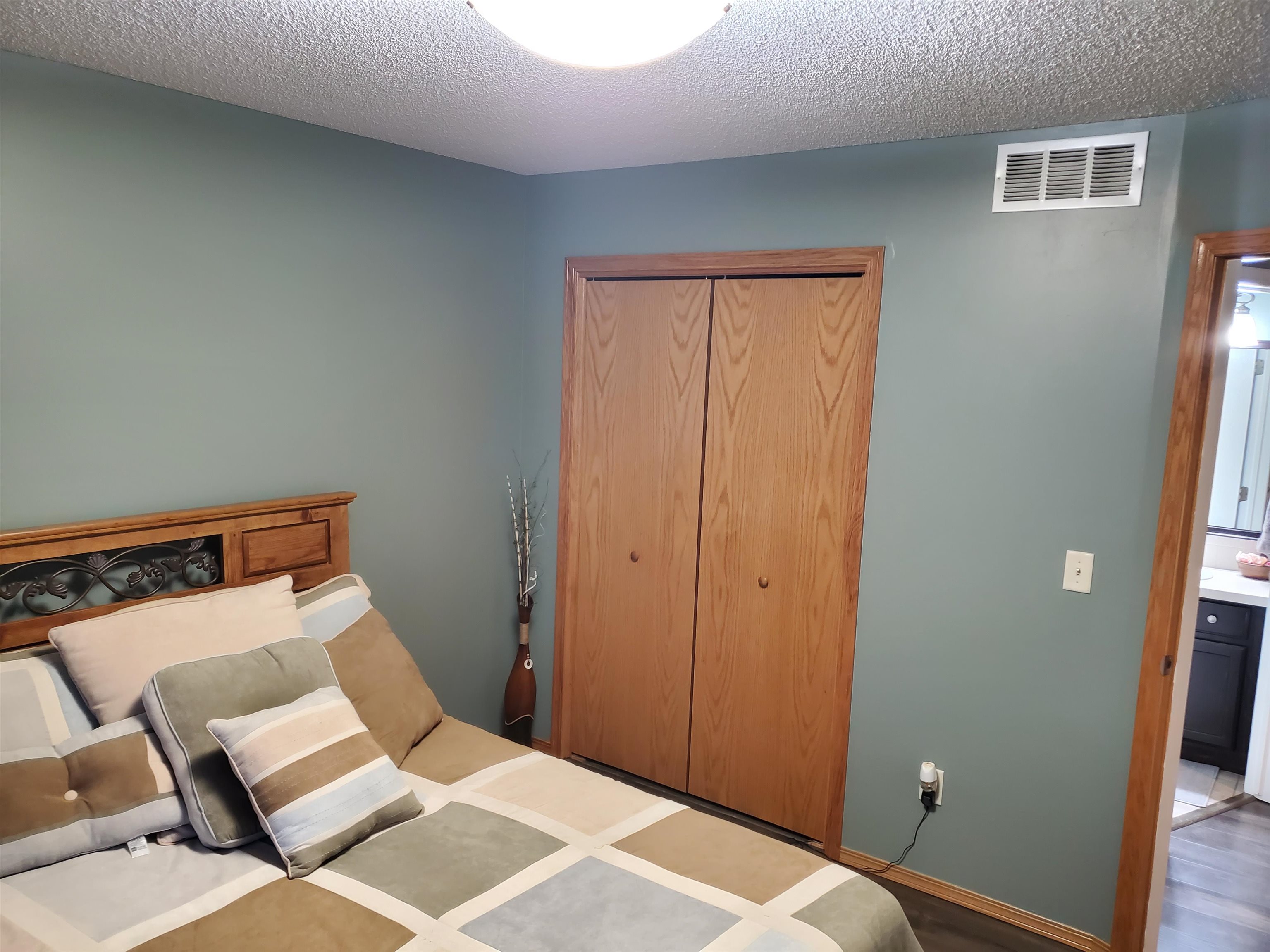 1435 E Berlin
