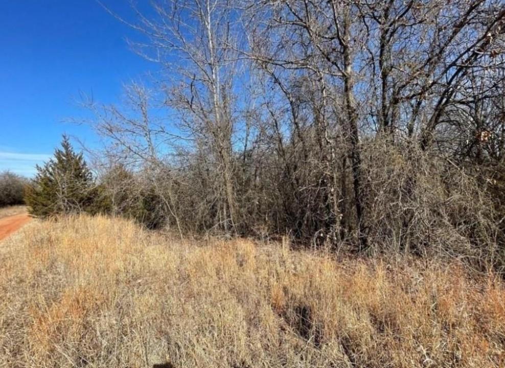 Great acreage to build your dream home! Mobile home allowed. Several acreages in this subdivision to choose from. Easy access to Lake Thunderbird and quick access to Highway 9!