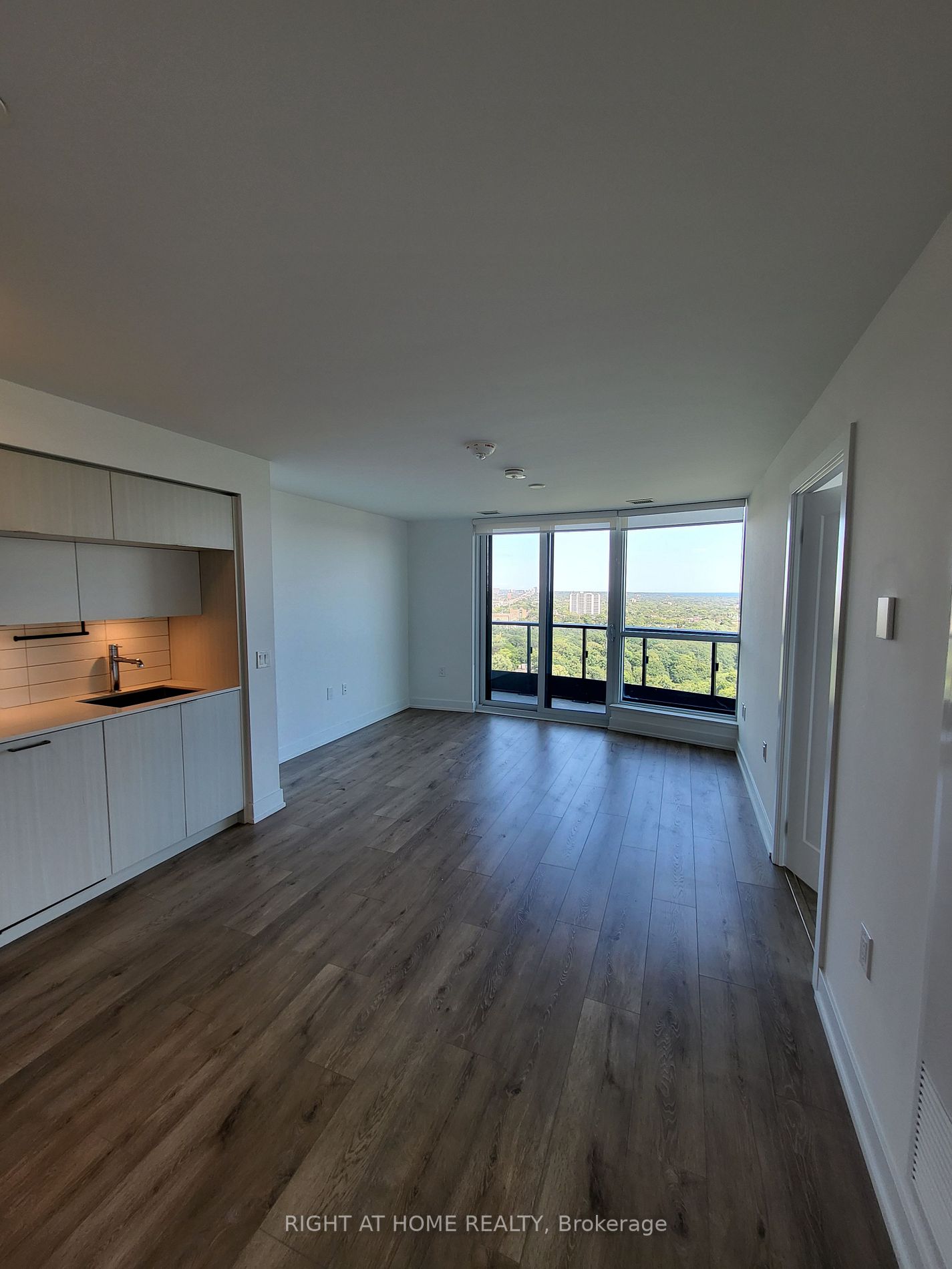 585 E Bloor St 2518