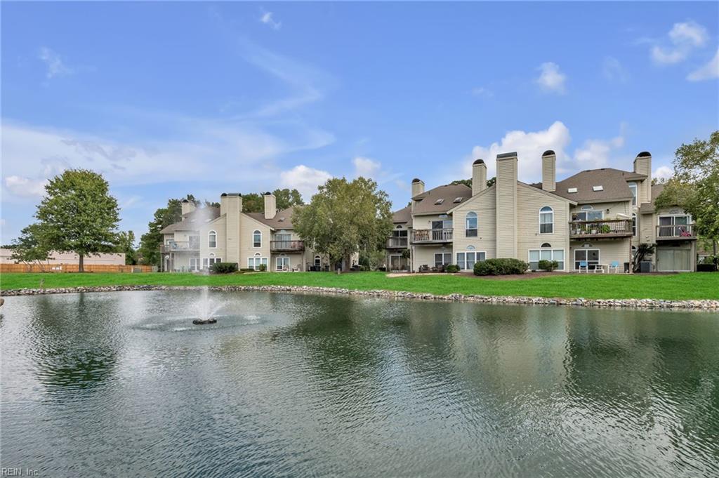 533 E Lake Circle, Chesapeake, VA 