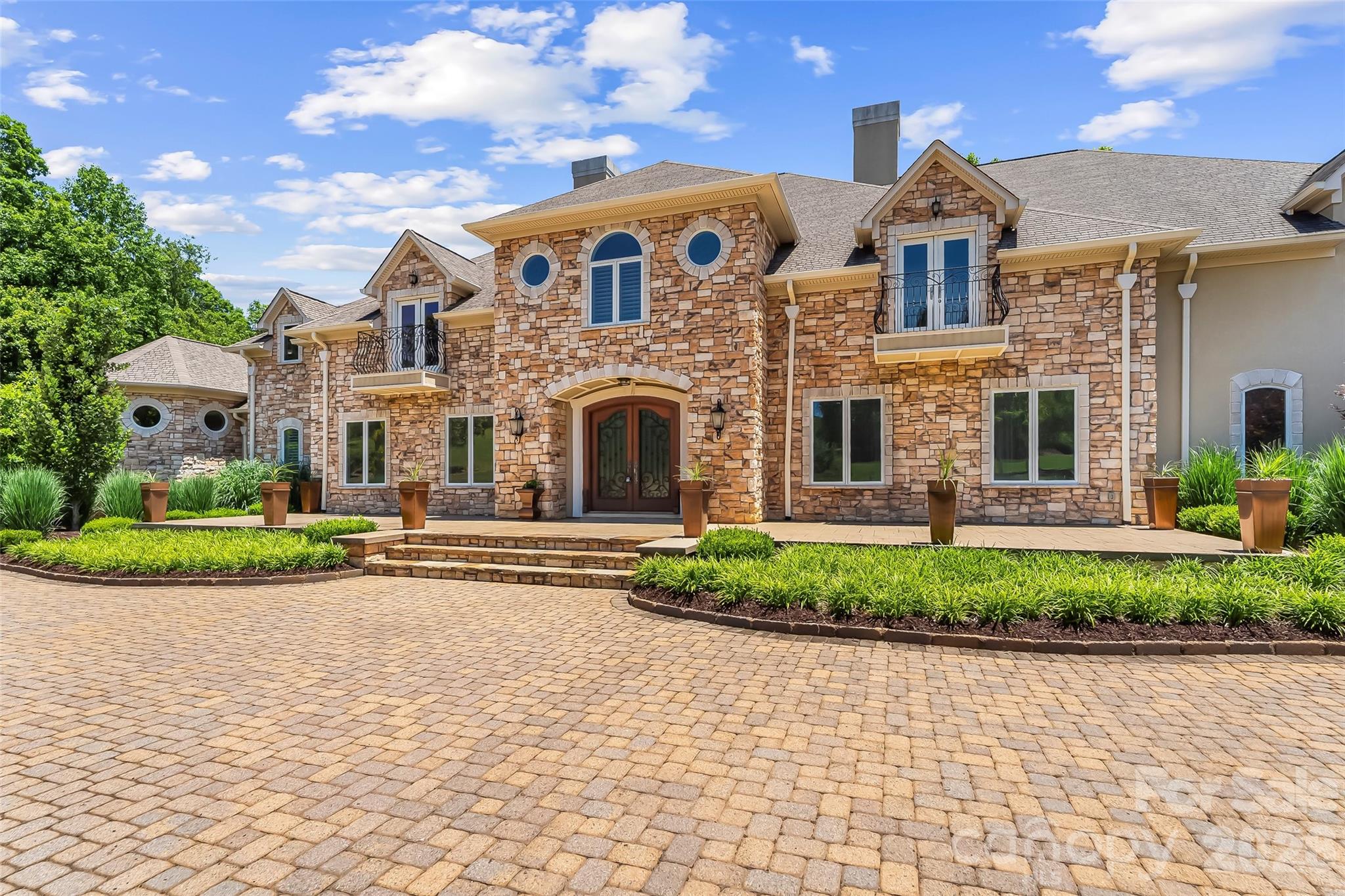 1090 Pearidge Road