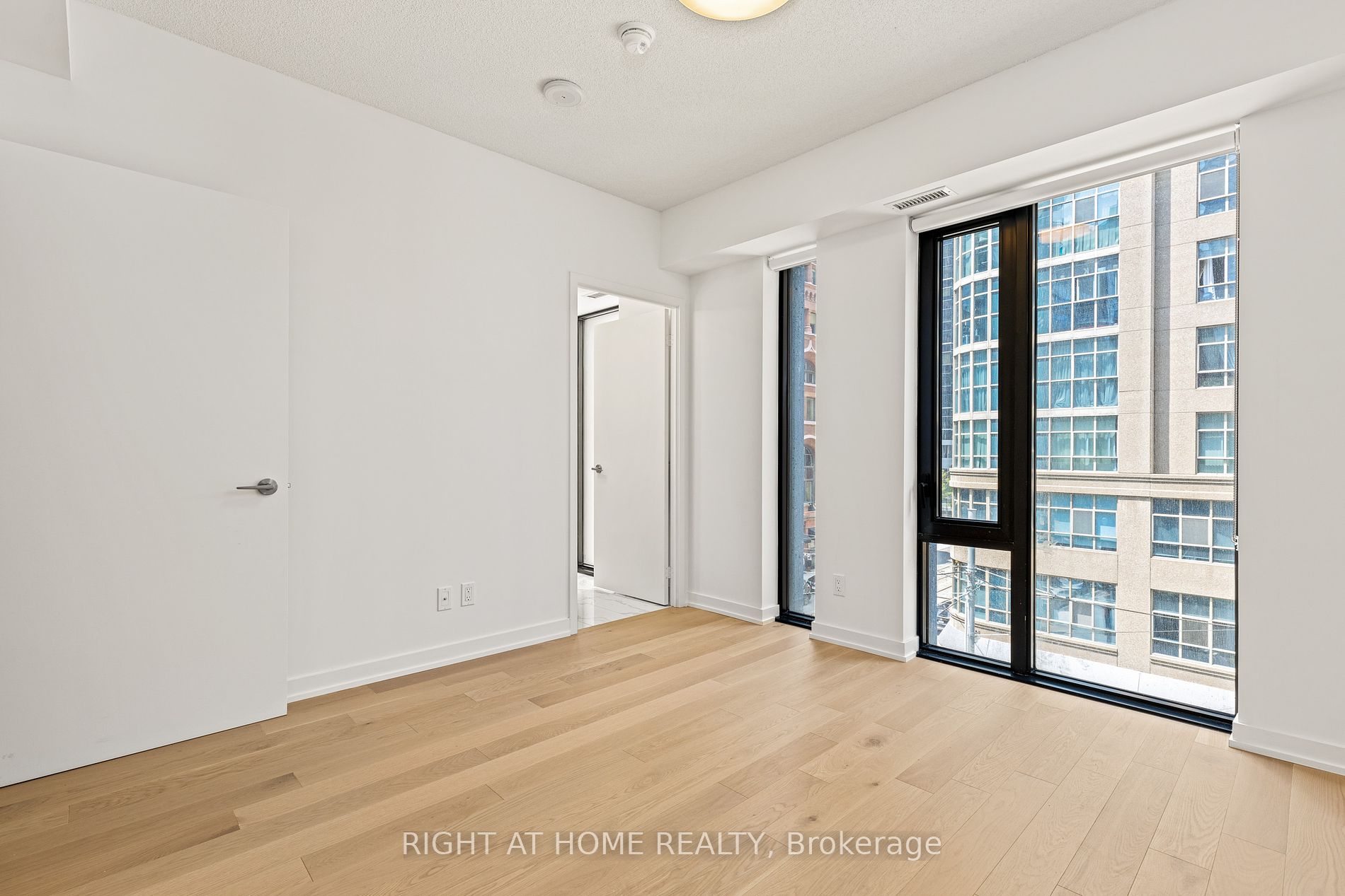 25 E Richmond St 315