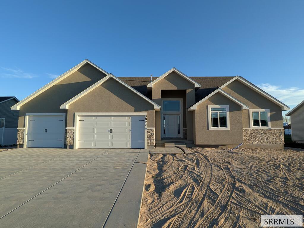 3877 E Walnut Way
