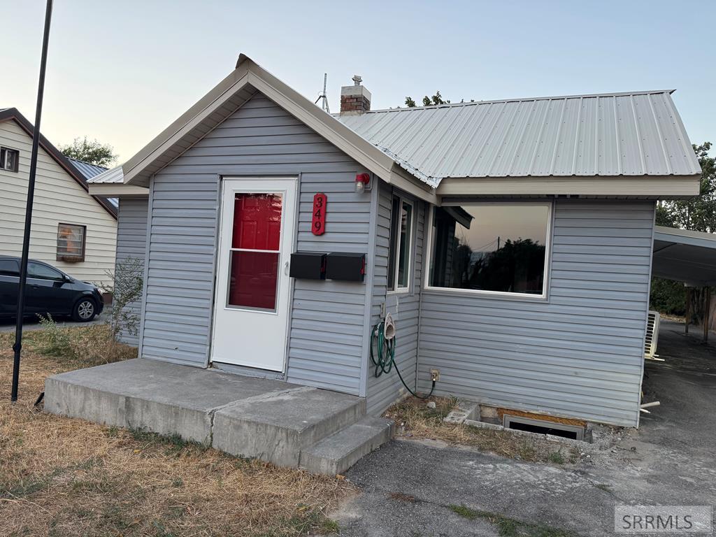 349 E 2nd N
