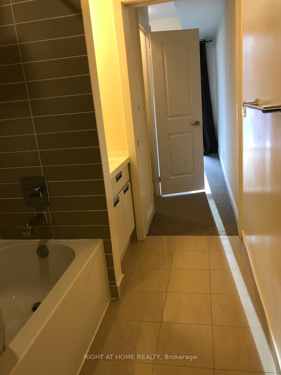 28 Ted Rogers Way 2907