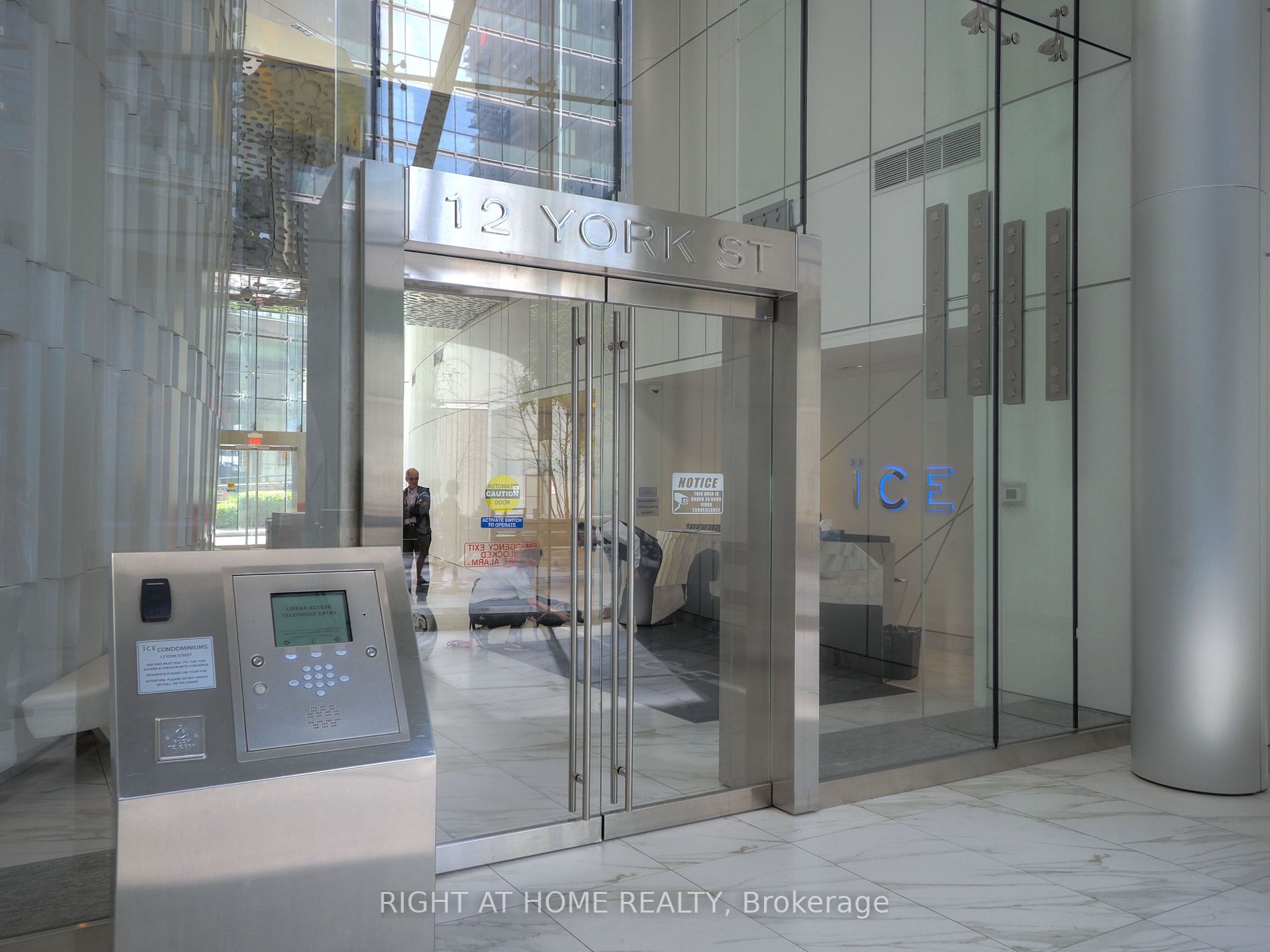 12 York St 2204