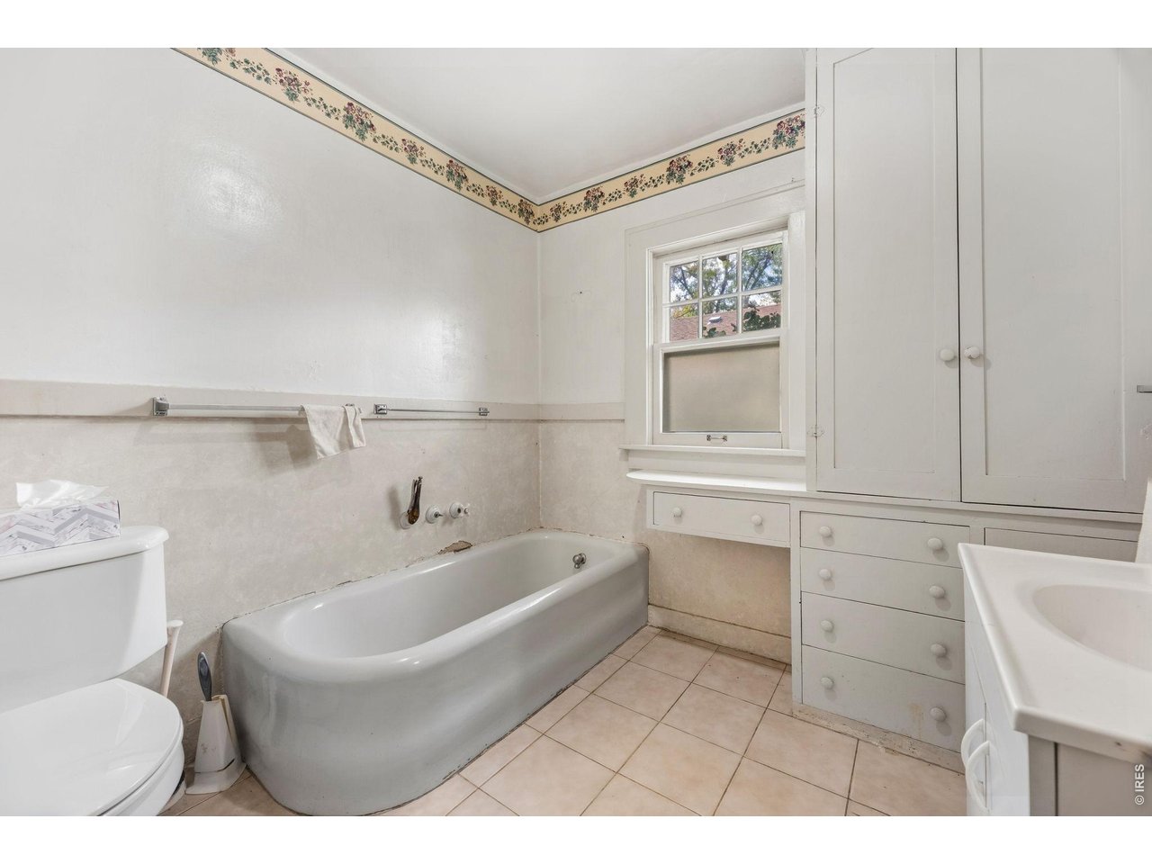 605 W 3rd St