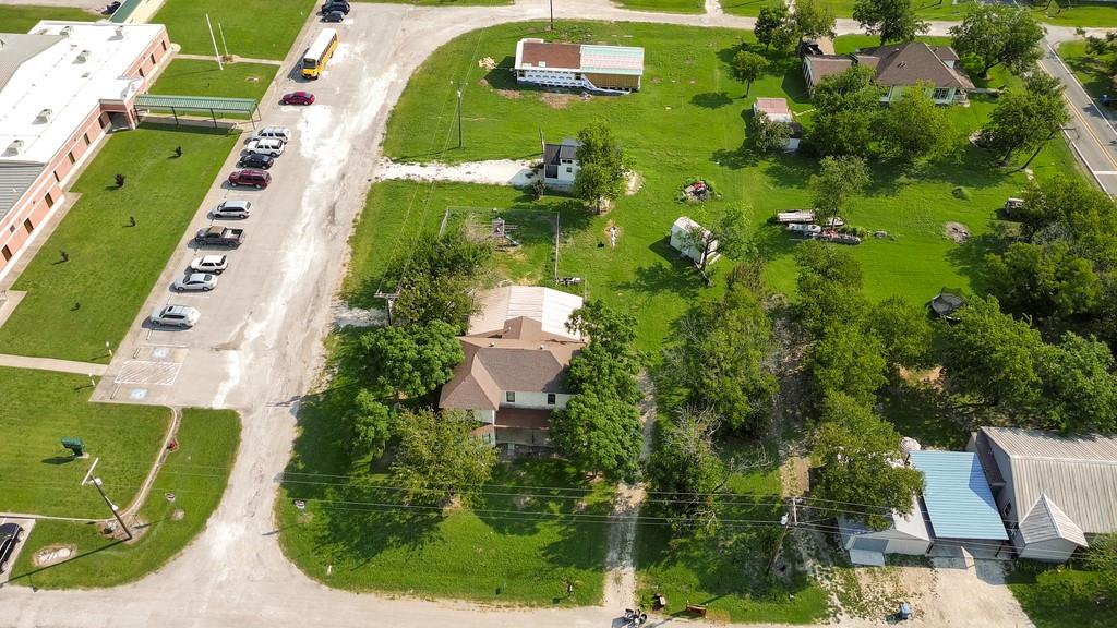 112 W Hackberry Street