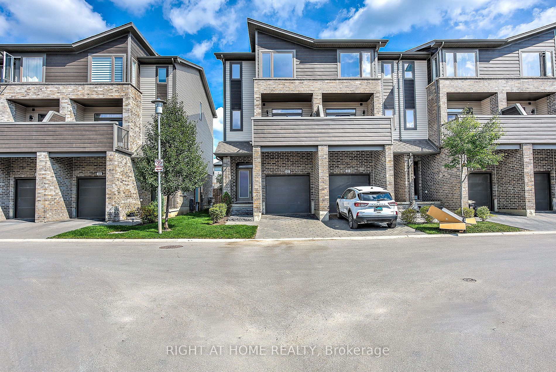 1960 Dalmagarry Rd 202