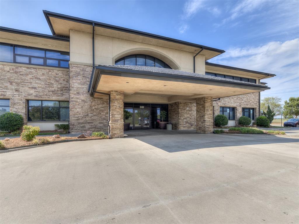 Executive office space available in prime West Norman location.  Easy access to I-35 and plenty of parking spaces in addition to a covered drive way.  Can be combined with Suite #103.