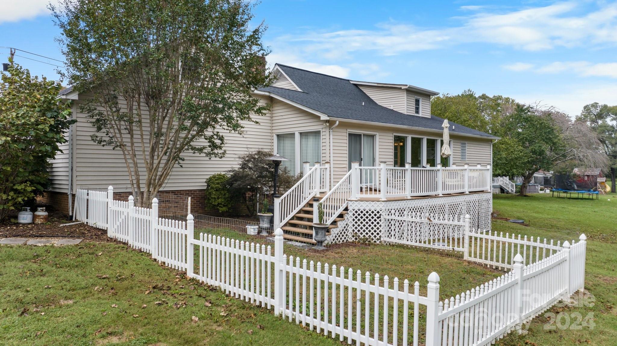 2461 Walt Arney Road