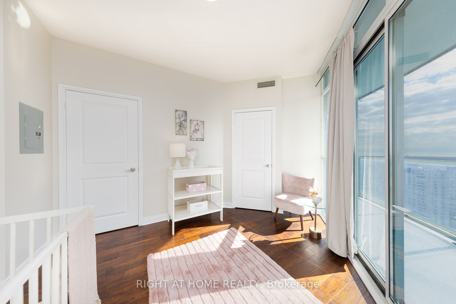 80 Absolute Ave 2706