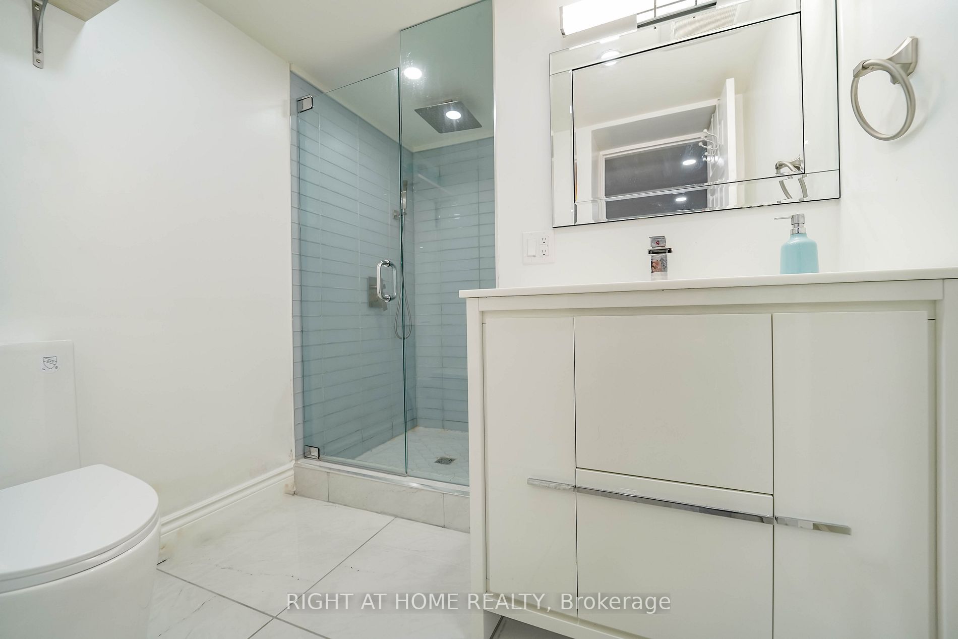 84 Glenvale Blvd