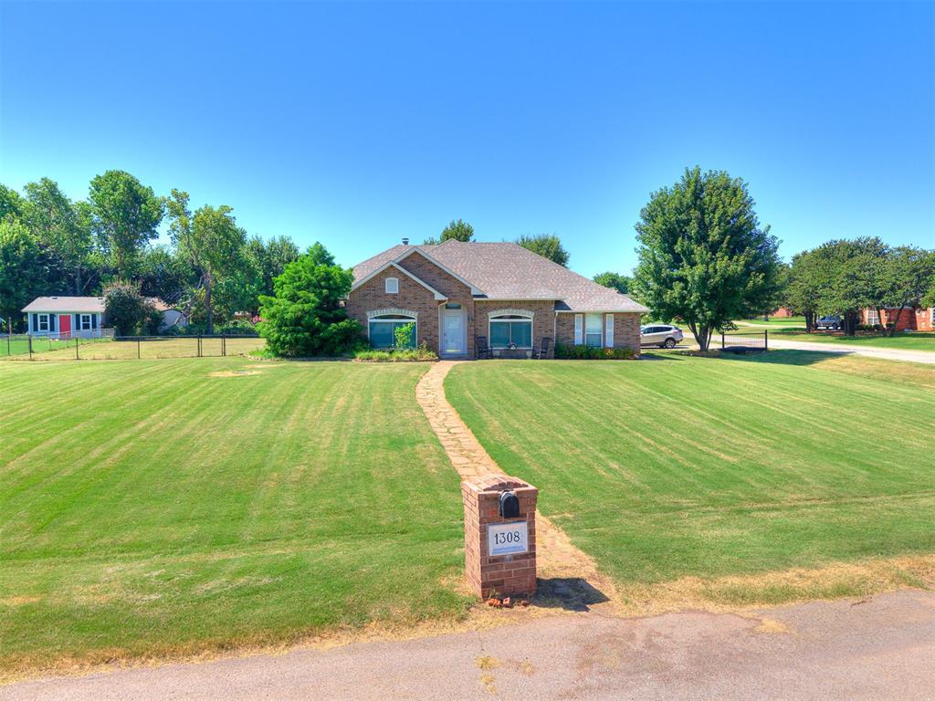 New front yard landscaping coming next week!
Don't miss this wonderful  4 bed (4th bed easily be study or flex room), 2.5 bath home.  Located just north of Oaktree, this corner lot, .60 acre home has so much to offer.  All bedrooms are large with wonderful closet space.  Family room , with fireplace, is open to kitchen and dining .  New AC 2025. 3 car side entry garage.  Aerobic System for watering.