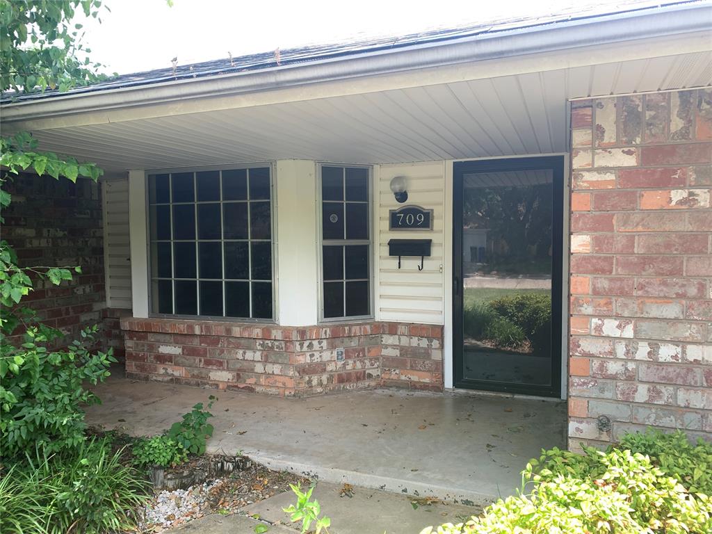 3 bedroom2 bath2 car garagelarge fenced yard with mature landscapingsmall dogs only, $500.00 pet deposit and rent increases by $25 per month