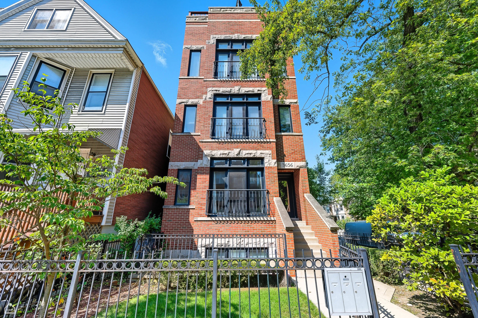 3 blocks to Audubon School.  Stunning 3 Bedroom Plus Office (or 4th bedroom), Duplex Down, light filled corner Lot in the Heart of Roscoe Village. 10 ft ceilings on Both Levels Create an Abundance of Natural Light. Lives Like a Single Family Home with 3 Bedrooms all on the Same Level.  Ideal Layout With a Generous Sized Kitchen, Large Peninsula, 42" Cabinets, LG Studio Appliances Including a 5 Burner Stove. Living Room Off the Kitchen Leads to oversized Sized Deck. Separate Family Room With Beautiful Fireplace & East Facing Floor to Ceiling Windows. Hardwood Floors on Main Level Plus Radiant Heat Throughout Lower Level. Crown Molding & Trim Details Abound.  Master Suite Features Great Closet Space and Wonderful Spa Like Bathroom. Steam Shower. Jacuzzi Tub. Twin Vanities & Grohe Faucets. Full tear off Roof 2019.  A/C 2017. Furnace & Water Heater 2018. Back Up Sump Pump & Battery. Garage Parking Included. Walking Distance to Trader Joe's, Starbucks, Addison Brown Line & All that Roscoe Village/North Center Has to Offer.  HOA - 222  Taxes - 9895
