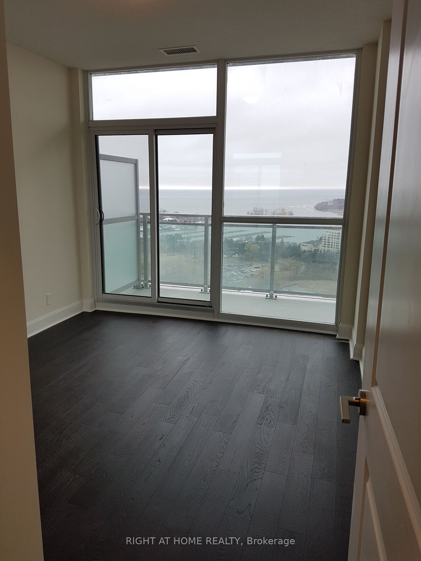33 Shore Breeze Dr 2503