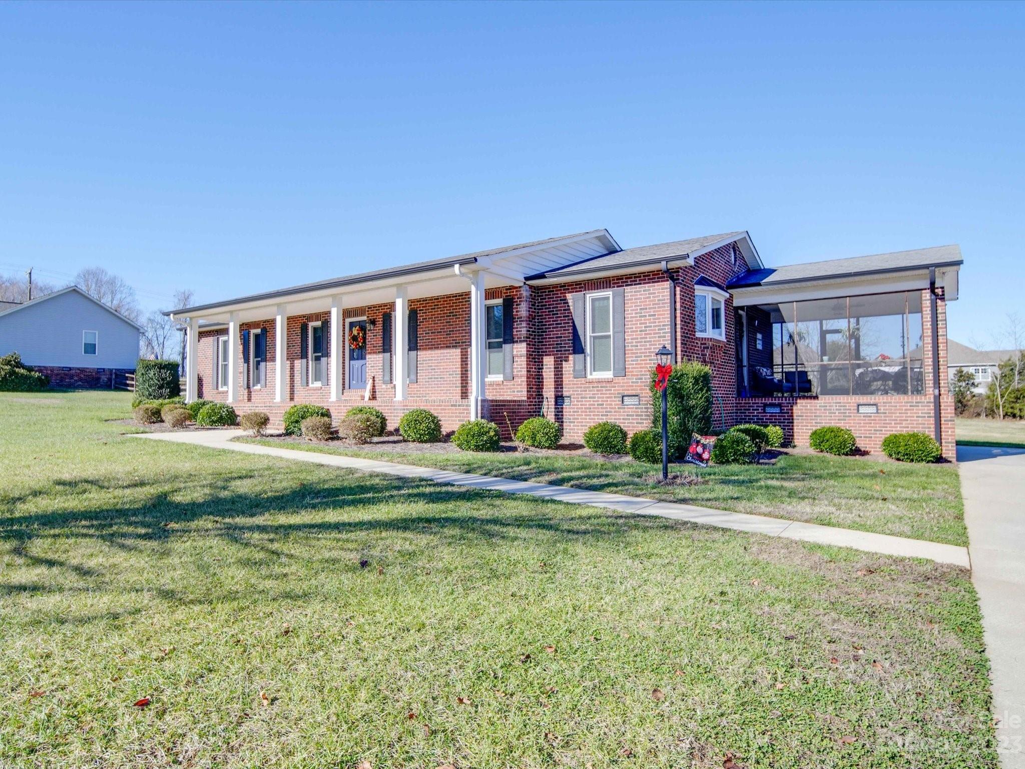 113 Hunters Creek Drive
