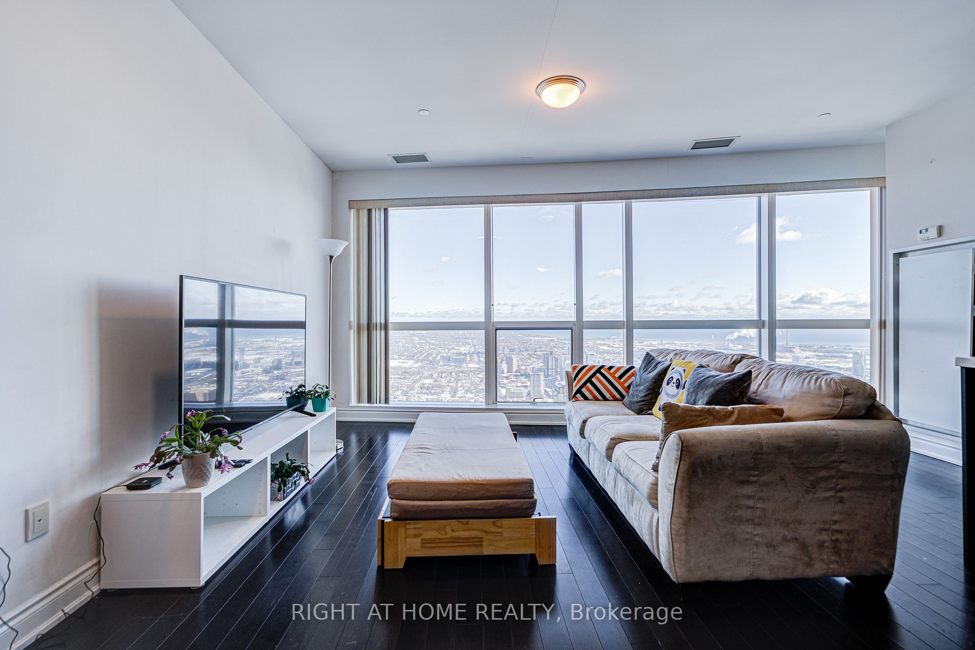 388 Yonge St 7405 B