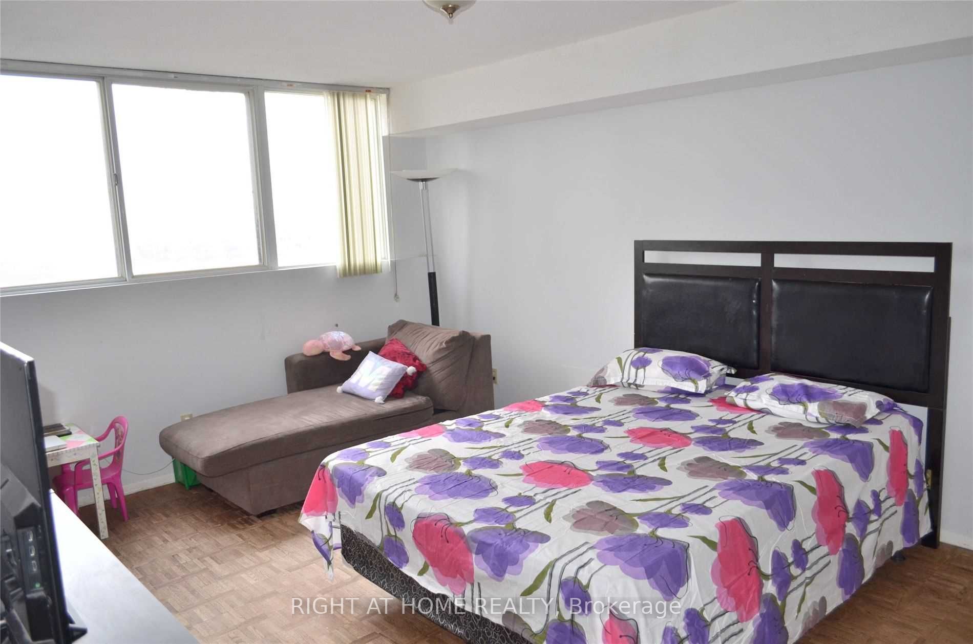 3700 Kaneff Cres Sph8