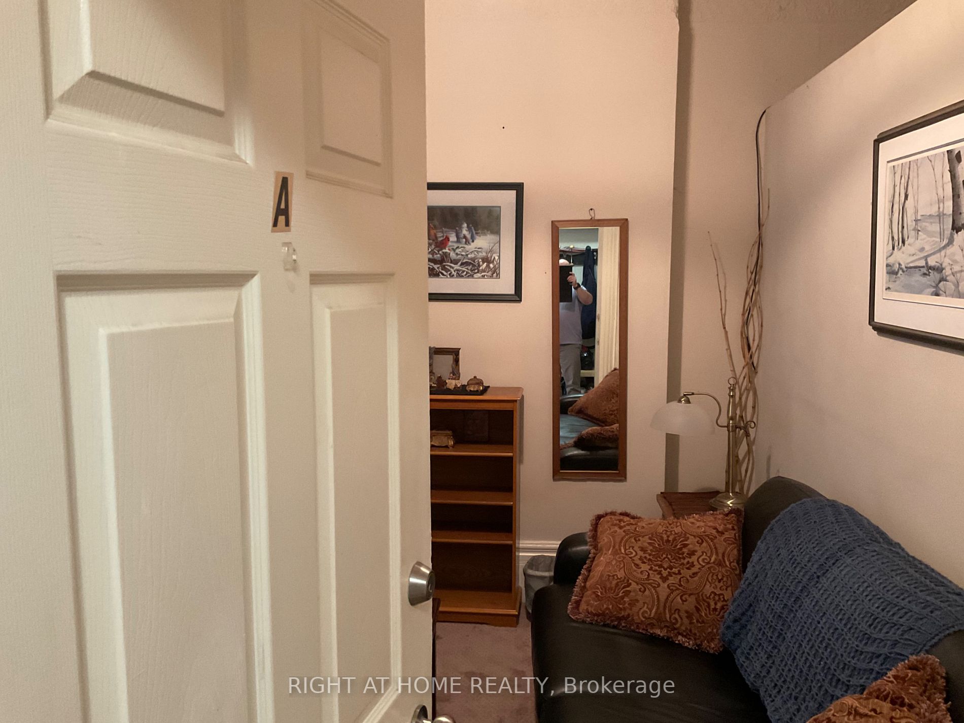 223 Beverley St Room A