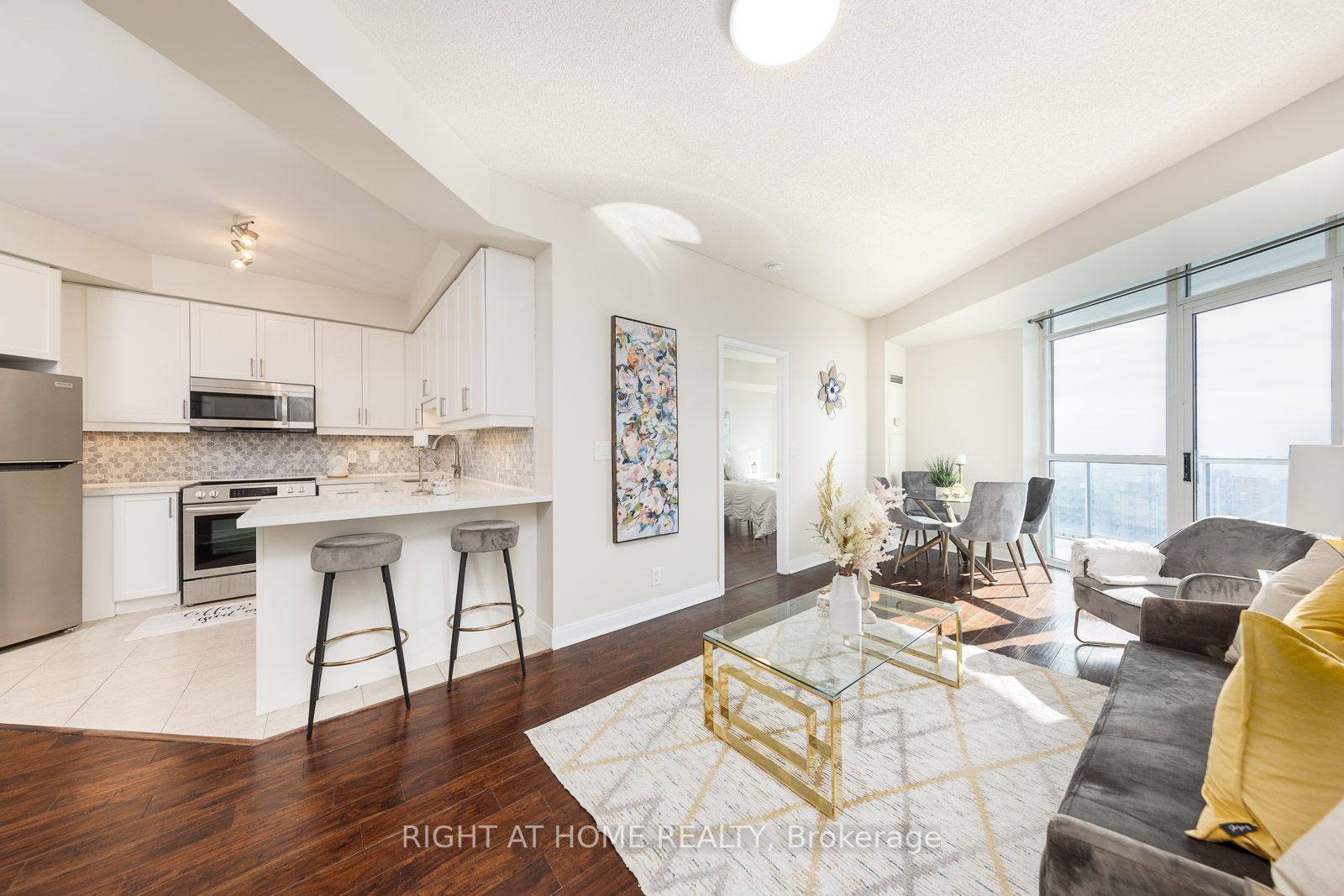 80 Absolute Ave 2706