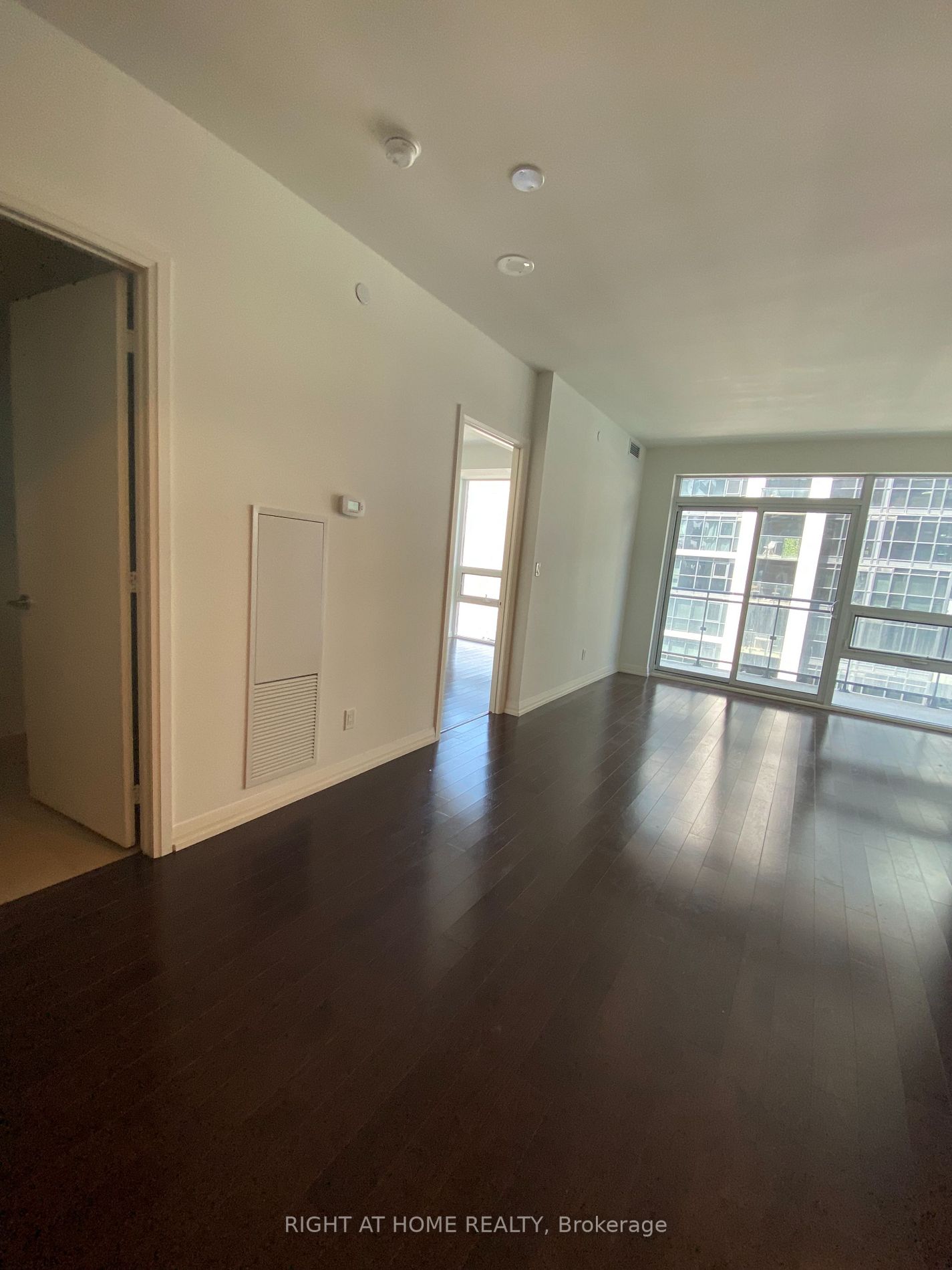 460 E Adelaide St 1216