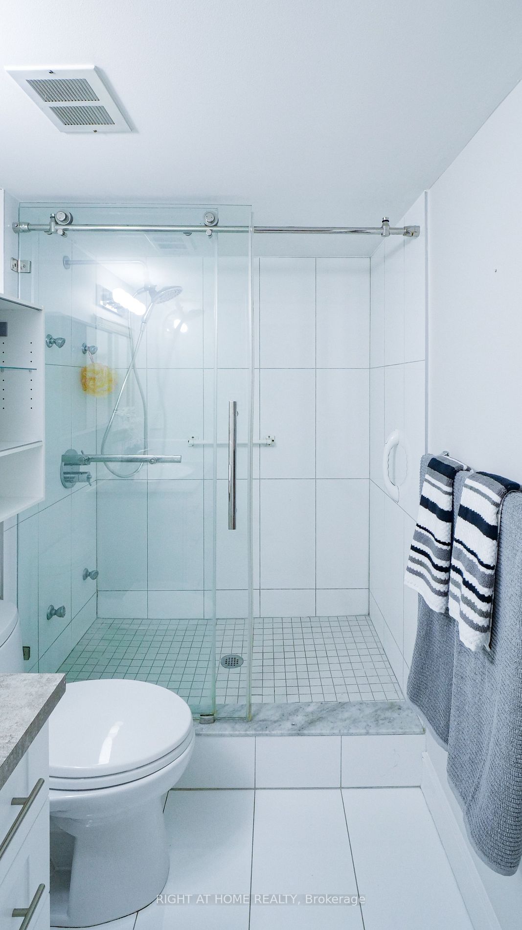 812 Burnhamthorpe Rd 705