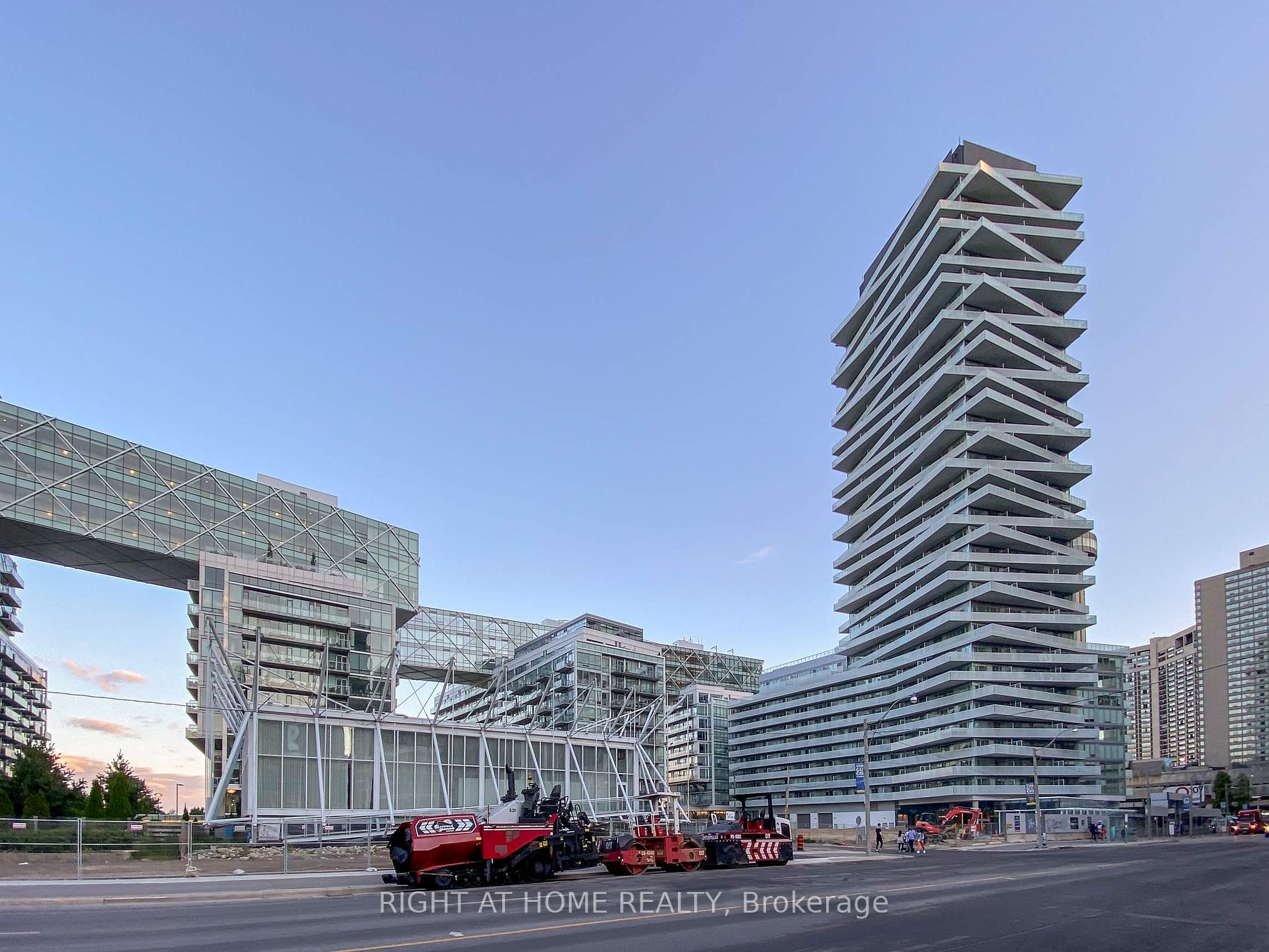 15 E Queens Quay St 708