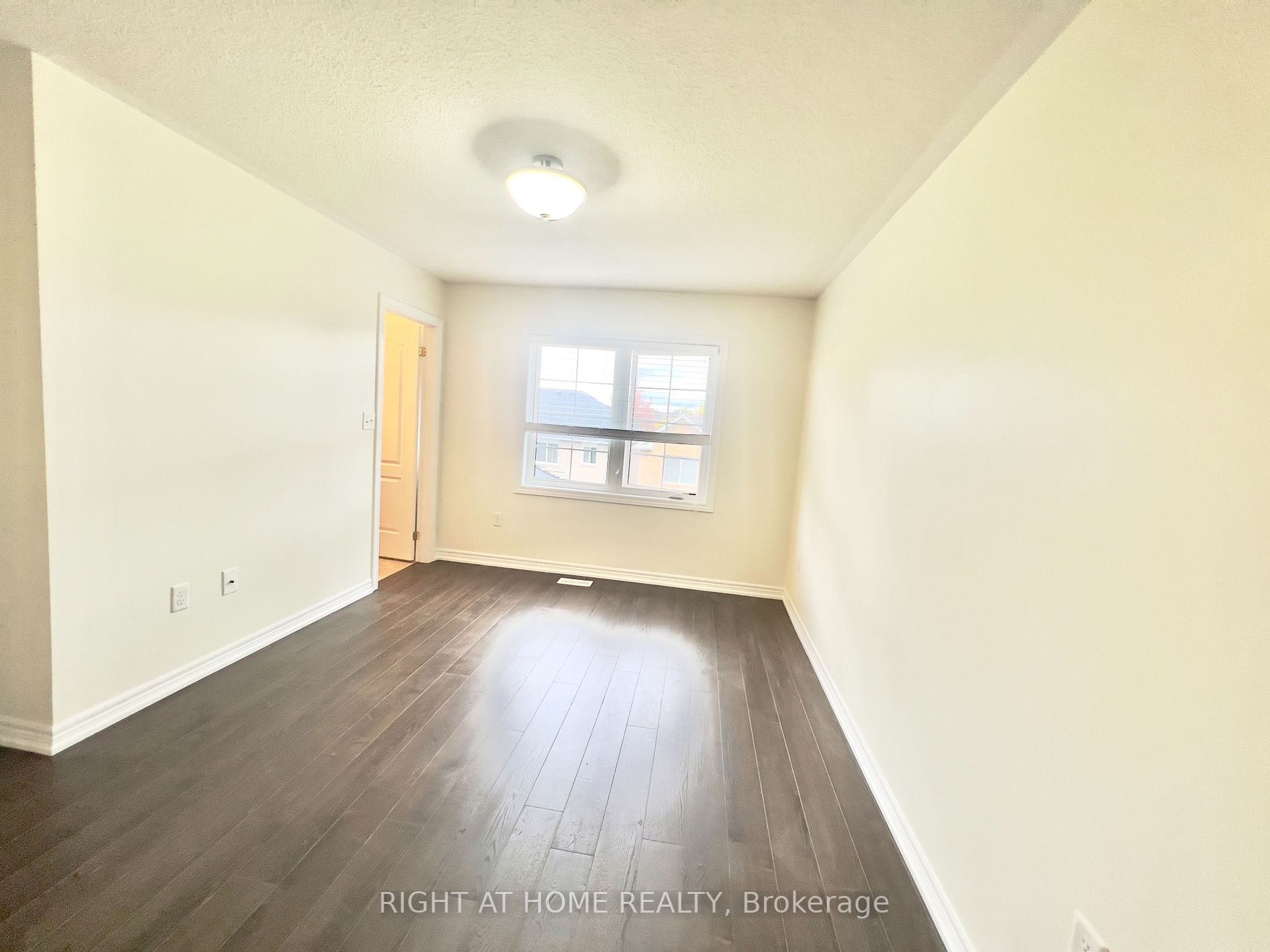 1352 E Granrock Cres