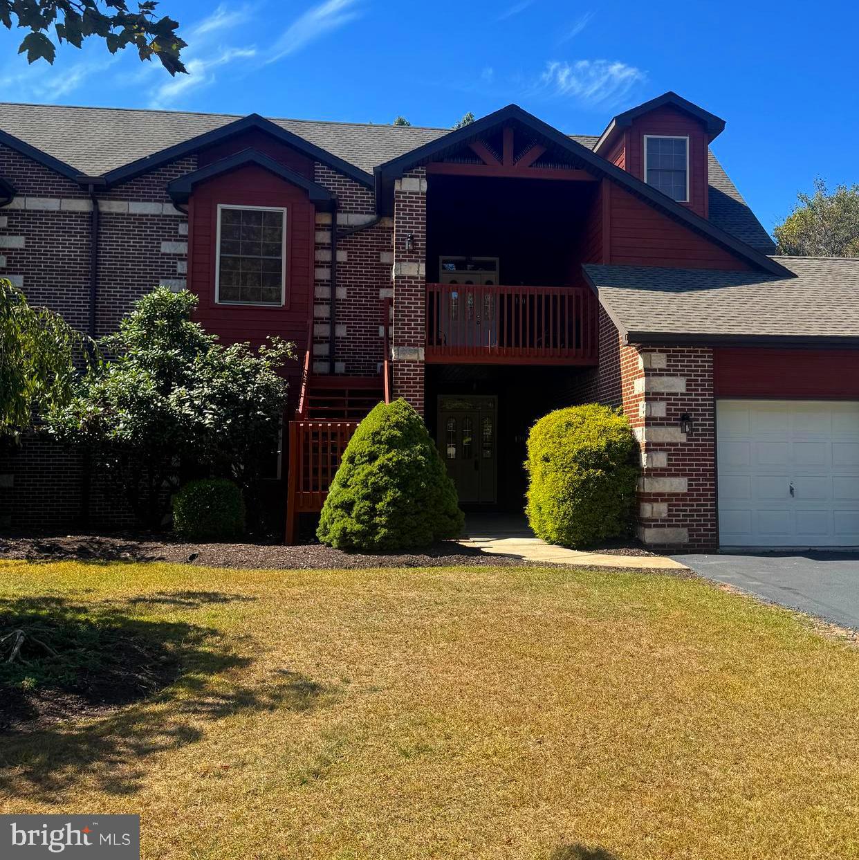 1303 Country Club Dr  