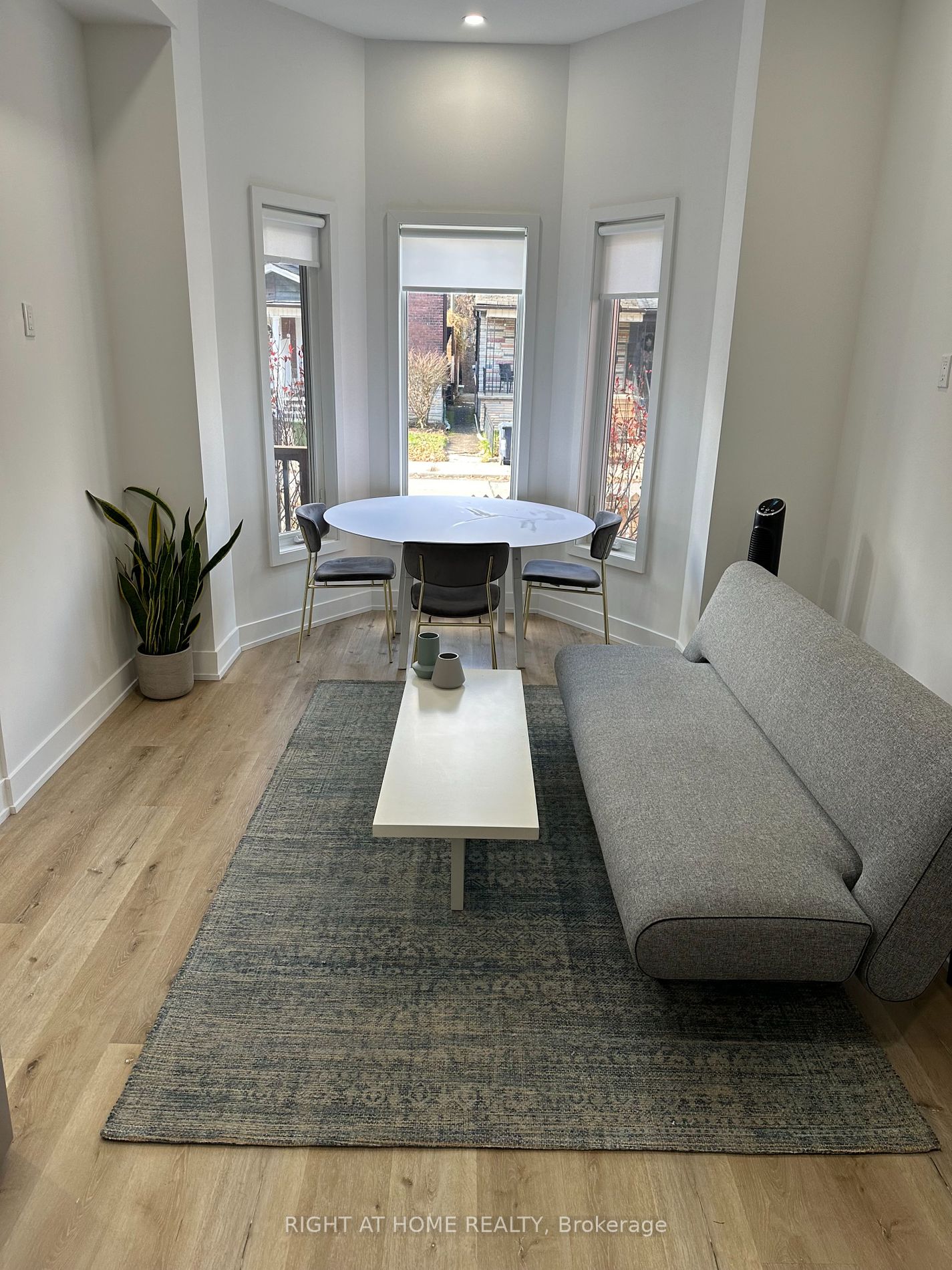 45 Brock Ave 101